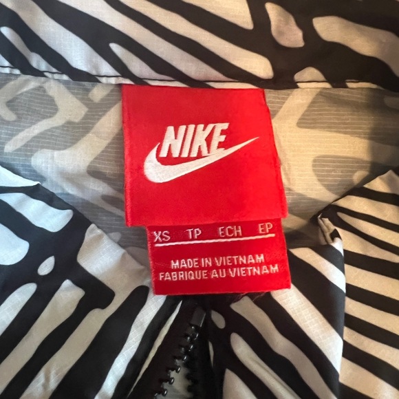 Nike 1/4 zip packable windbreaker - black/white pattern size XS - Picture 4 of 9